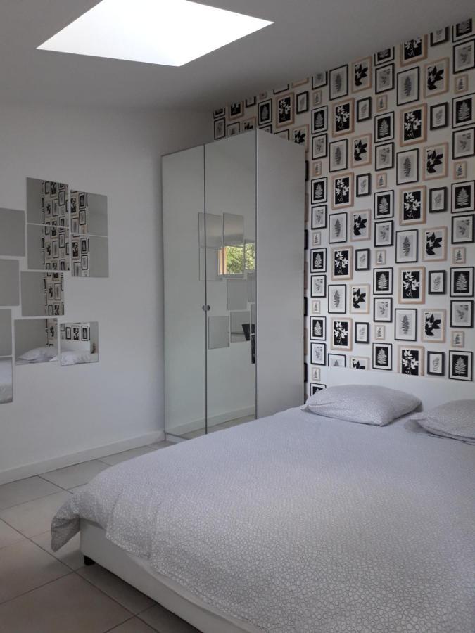 Les Restanques - Chambre D'Hotes กูจส์-เลส์-แป็งส์ ภายนอก รูปภาพ
